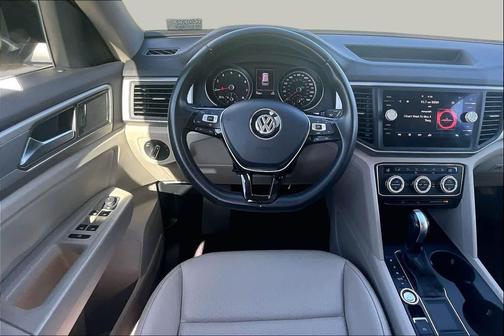Deep Black Pearl 2020 Volkswagen Atlas 2.0T SE