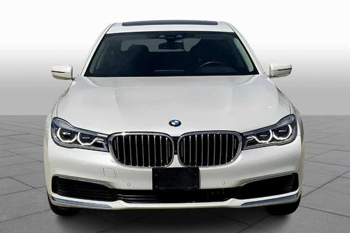 2019 BMW 750 i