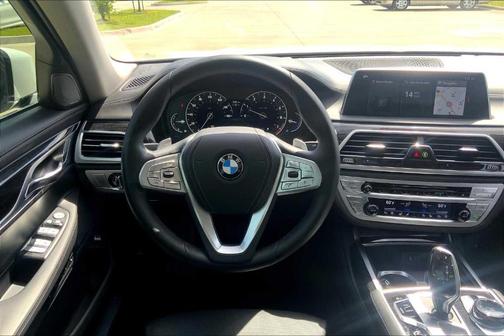 2019 BMW 750 i