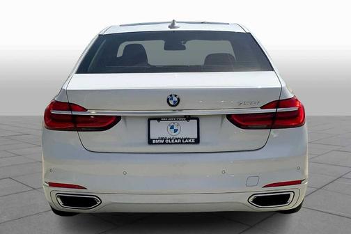 2019 BMW 750 i