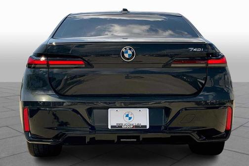 2023 BMW 740 i