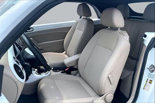 Pure White/Beige Roof 2019 Volkswagen Beetle 2.0T S