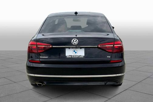 2017 Volkswagen Passat 1.8T R-Line