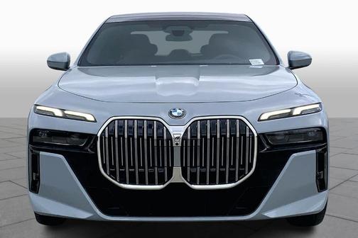 2025 BMW 740 i