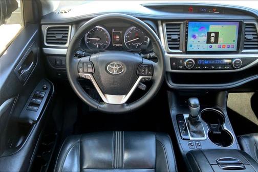 2017 Toyota Highlander SE