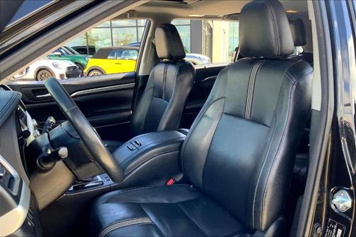 2017 Toyota Highlander SE