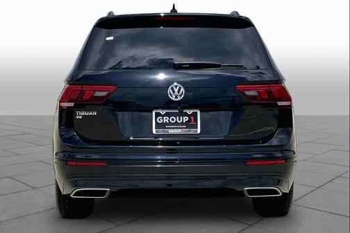 Deep Black Pearl Effect 2020 Volkswagen Tiguan 2.0T SE R-Line Black