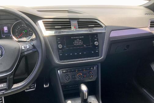 Deep Black Pearl Effect 2020 Volkswagen Tiguan 2.0T SE R-Line Black