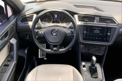 Deep Black Pearl Effect 2020 Volkswagen Tiguan 2.0T SE R-Line Black