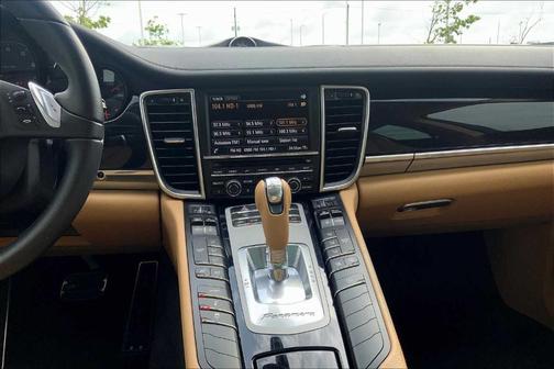 2016 Porsche Panamera Edition
