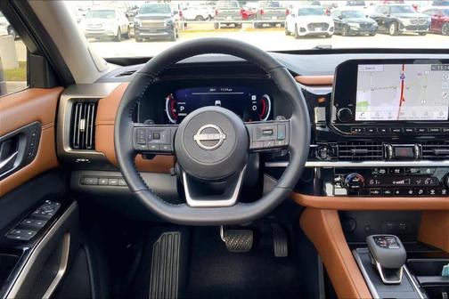 2025 Nissan Pathfinder Platinum