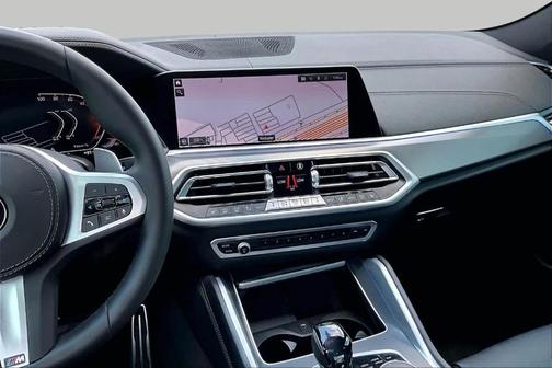 Black Sapphire Metallic 2021 BMW X6 sDrive40i