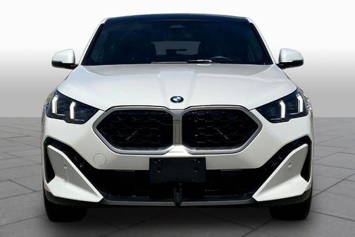 Mineral White Metallic 2024 BMW X2 xDrive28i