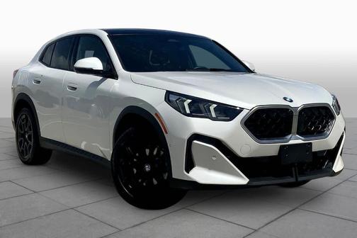 Mineral White Metallic 2024 BMW X2 xDrive28i