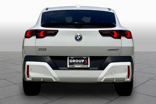 Mineral White Metallic 2024 BMW X2 xDrive28i