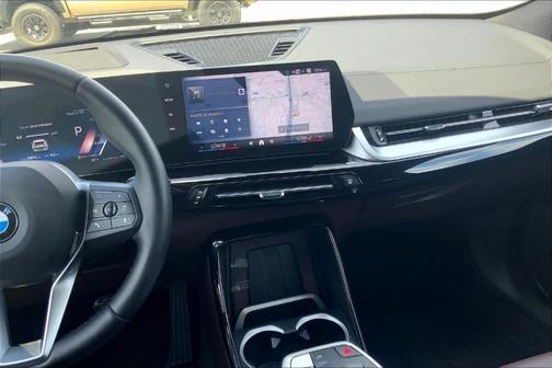 Mineral White Metallic 2024 BMW X2 xDrive28i