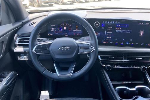 Mosaic Black Metallic 2025 Chevrolet Traverse LT