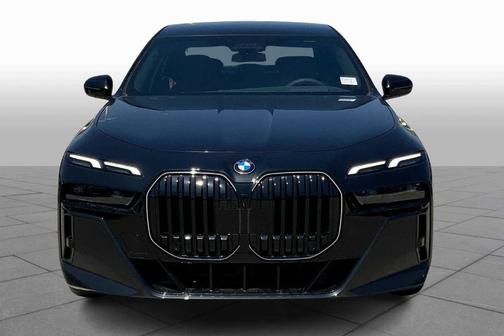 2025 BMW 740 i