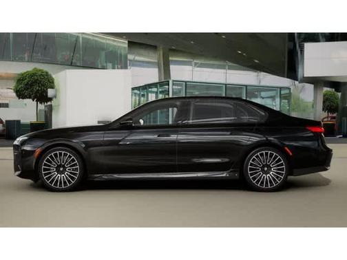 2025 BMW 740 i