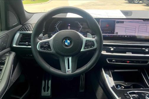 2025 BMW X5 M60i