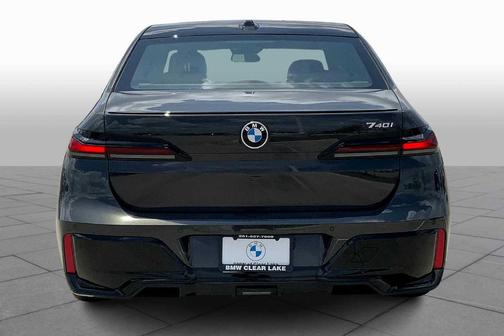 2025 BMW 740 i