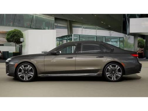 2025 BMW 740 i
