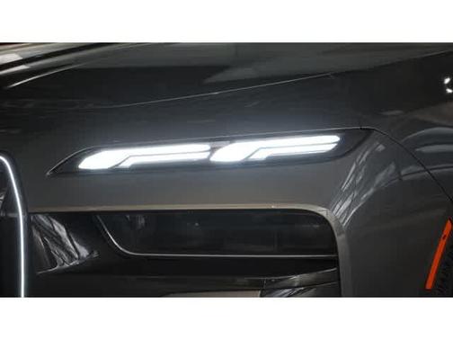 2025 BMW 740 i