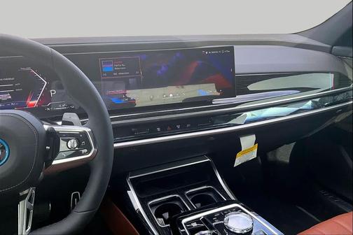 Alpine White 2026 BMW 750e i xDrive