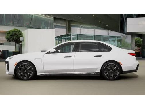 2026 BMW 750e xDrive