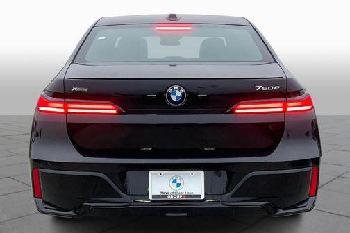 2026 BMW 750e xDrive