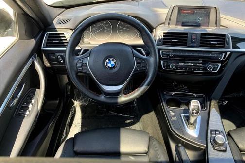 Photo 5 of 32 of 2018 BMW 330 i
