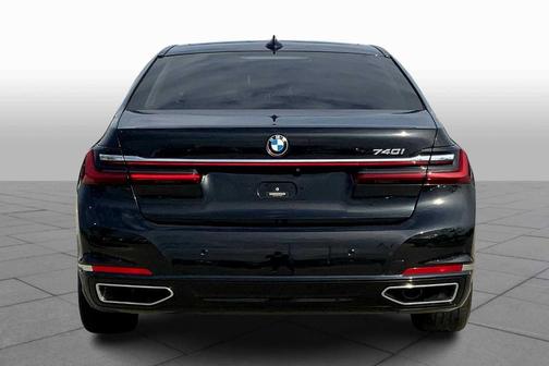 2022 BMW 740 i