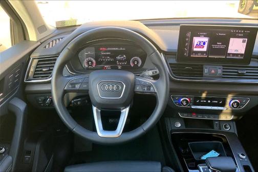 2023 Audi Q5 45 S line Prestige