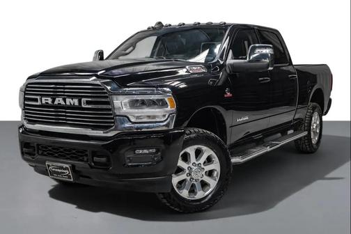 Diamond Black Crystal Pearlcoat 2023 RAM 3500 Laramie Crew Cab 4x4 6'4' Box