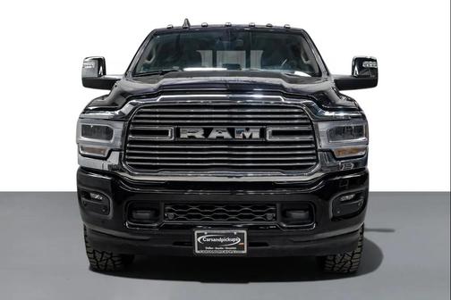 Diamond Black Crystal Pearlcoat 2023 RAM 3500 Laramie Crew Cab 4x4 6'4' Box