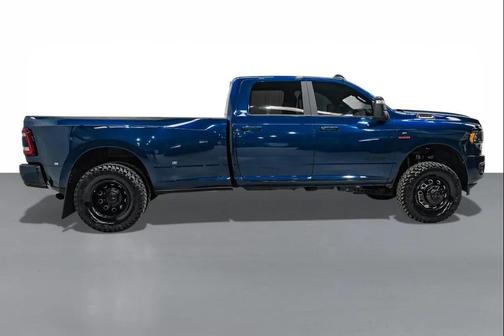 2024 RAM 3500 Big Horn Crew Cab 4x4 8' Box