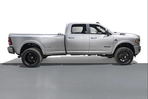 2022 RAM 3500 Laramie Crew Cab 4x4 8' Box