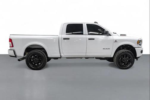 2022 RAM 2500 Tradesman Crew Cab 4x4 6'4' Box