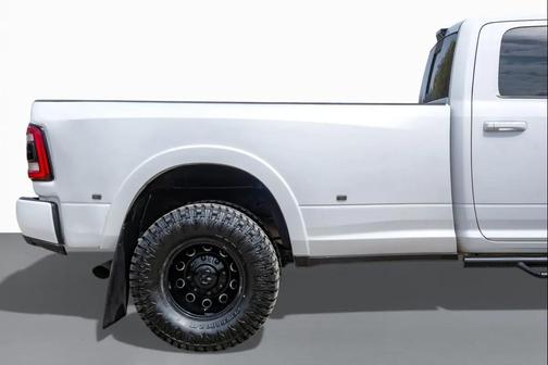 Bright White Clearcoat 2021 RAM 3500 Laramie Crew Cab 4x4 8' Box