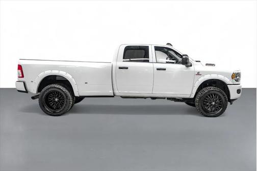 2024 RAM 3500 Tradesman Crew Cab 4x4 8' Box