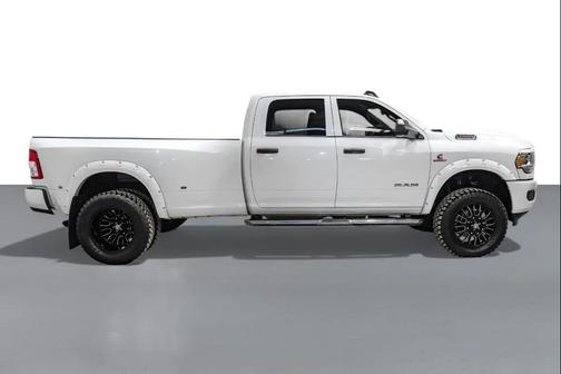 2022 RAM 3500 Tradesman Crew Cab 4x4 8' Box