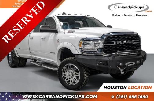 Bright White Clearcoat 2022 RAM 3500 Big Horn Crew Cab 4x4 8' Box