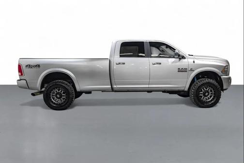 2017 RAM 2500 Laramie Crew Cab 4x4 8' Box
