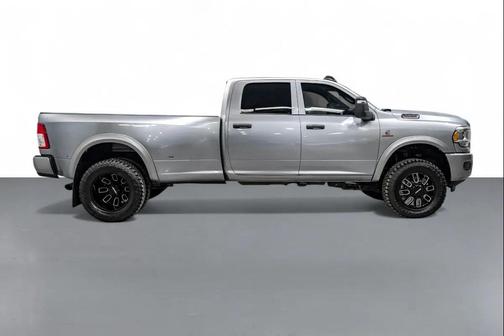 2023 RAM 3500 Tradesman Crew Cab 4x4 8' Box