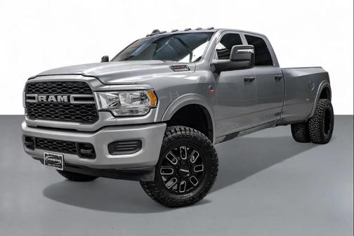 2023 RAM 3500 Tradesman Crew Cab 4x4 8' Box