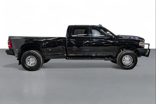 2019 RAM 3500 Big Horn Crew Cab 4x4 8' Box