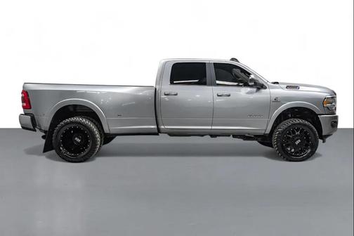 2022 RAM 3500 Laramie Crew Cab 4x4 8' Box