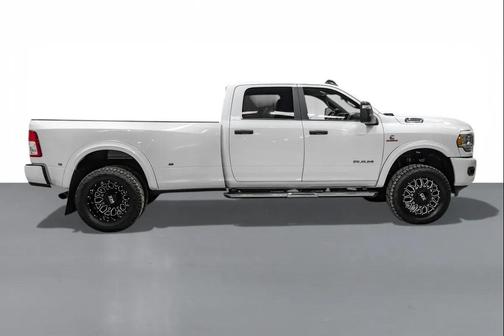 Bright White Clearcoat 2024 RAM 3500 Big Horn Crew Cab 4x4 8' Box