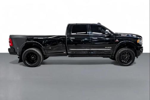 2022 RAM 3500 Limited Crew Cab 4x4 8' Box