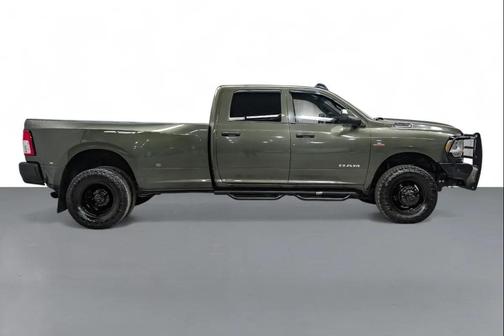 2022 RAM 3500 Tradesman Crew Cab 4x4 8' Box